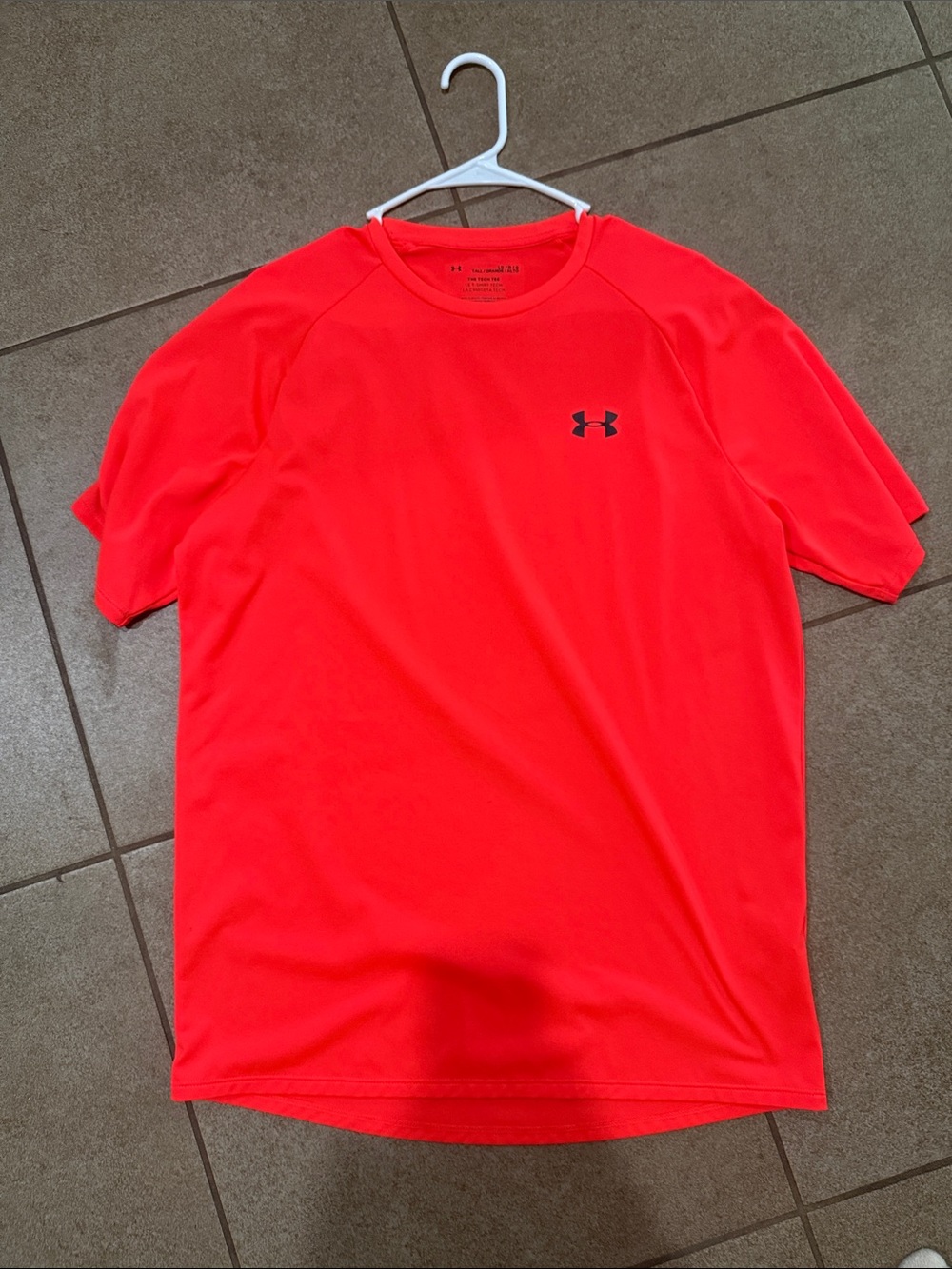 NWT Under Armour Men’s Bright Coral Performance Short Sleeve Tee